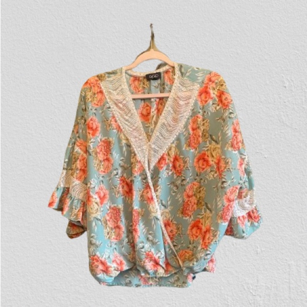 Short sleeve floral lace trimmed top